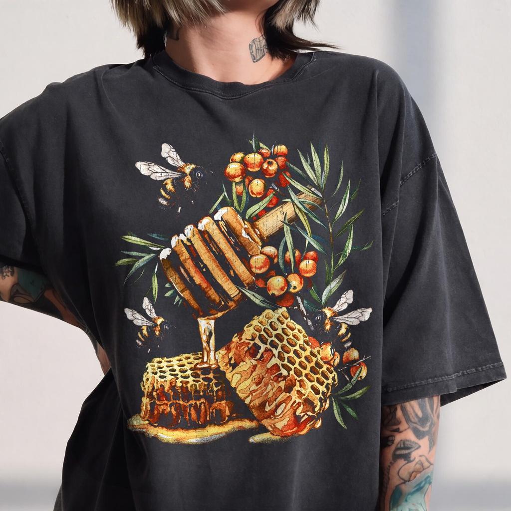 Vintage Honeycomb Bee Shirt, Honey Dipper Berries Tee, Cottagecore Nature Lover T-Shirt, Beekeeper Shirt