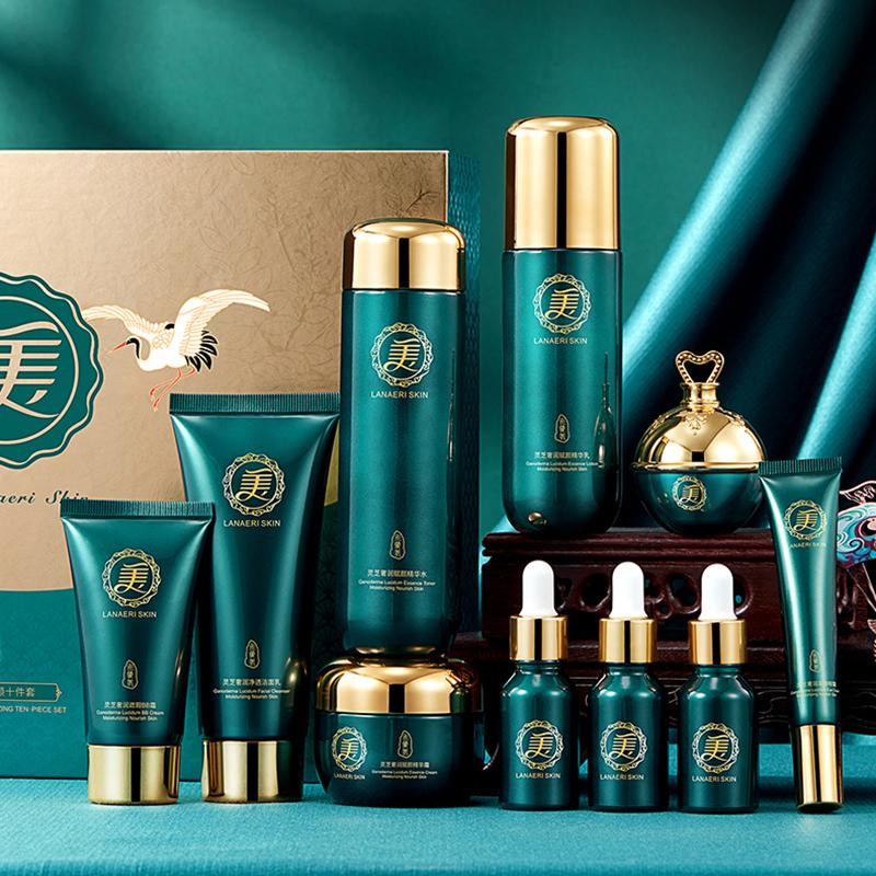 Роскошный увлажняющий набор из десяти предметов. Набор увлажняющих гладких консилеров для ухода за кожей.