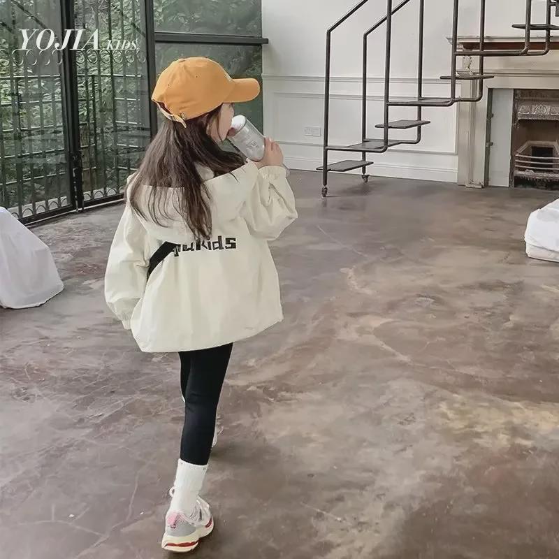 Яркие ветровки с капюшоном для девочек - стильная верхняя одежда для детей на осень/зиму