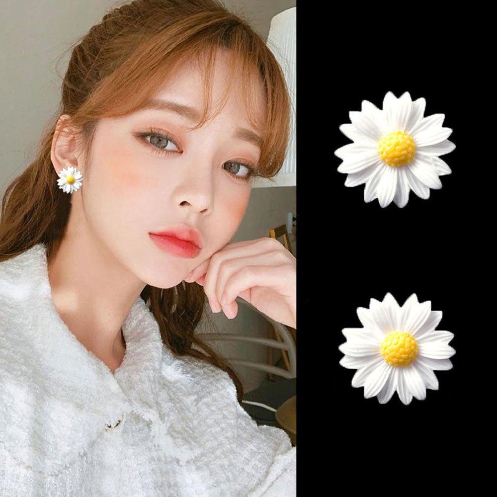 Women Cute Small Daisy Flower Temperament Fresh Jewelry Ear Stud Earrings Fashion Accessories