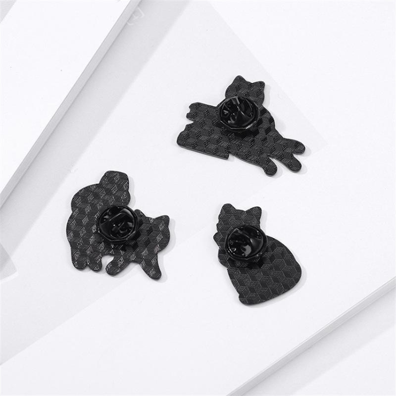 Очаровательная брошь в виде котенка, бутылки и бокала красного вина - эмалевый значок