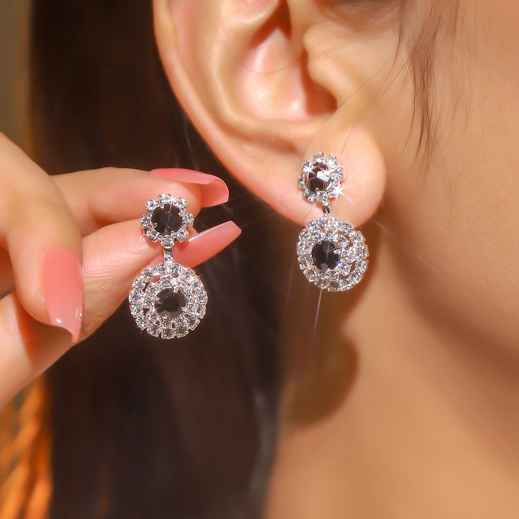 1 Pair Of Fashion Sparkling Full Diamond Snowflake-Shaped Earrings Female Light Luxury Style Fashion Earrings Simple Luxury Female Earrings