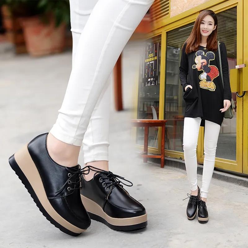 2024 Брендовые кожаные кроссовки на плоской подошве, женские туфли на платформе со шнуровкой, женские мокасины на танкетке, женские лоферы, повседневная обувь