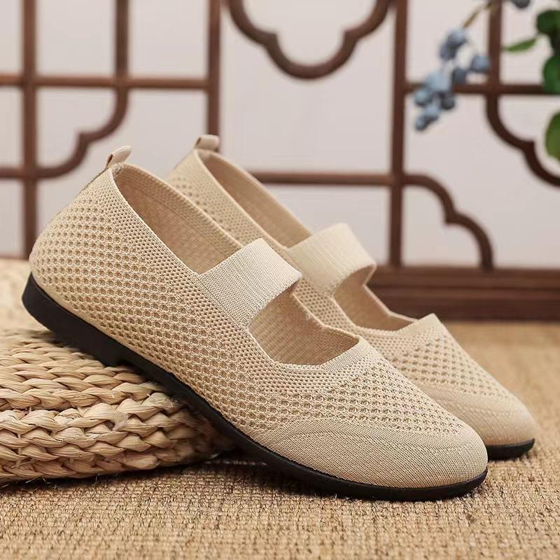Летом 2024 года новые старые пекинские тканевые туфли женские туфли будут модными и повседневными, летающие тканые женские туфли одинарные и с одной педалью