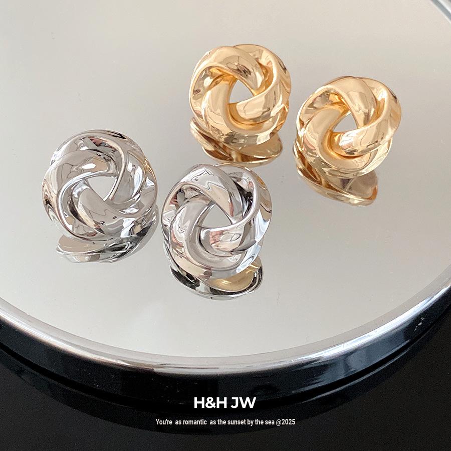 Steel needle metal rose winding stud earrings French retro elegant simple versatile earrings light luxury high-end earrings