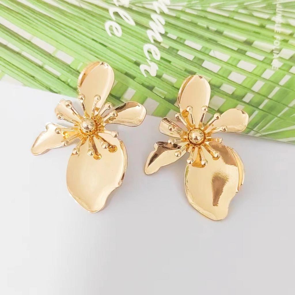 Temperament Creative Color Dopamine Metal Irregular Design Sense Large Flower Earrings Women'S Holiday Wind Earrings
