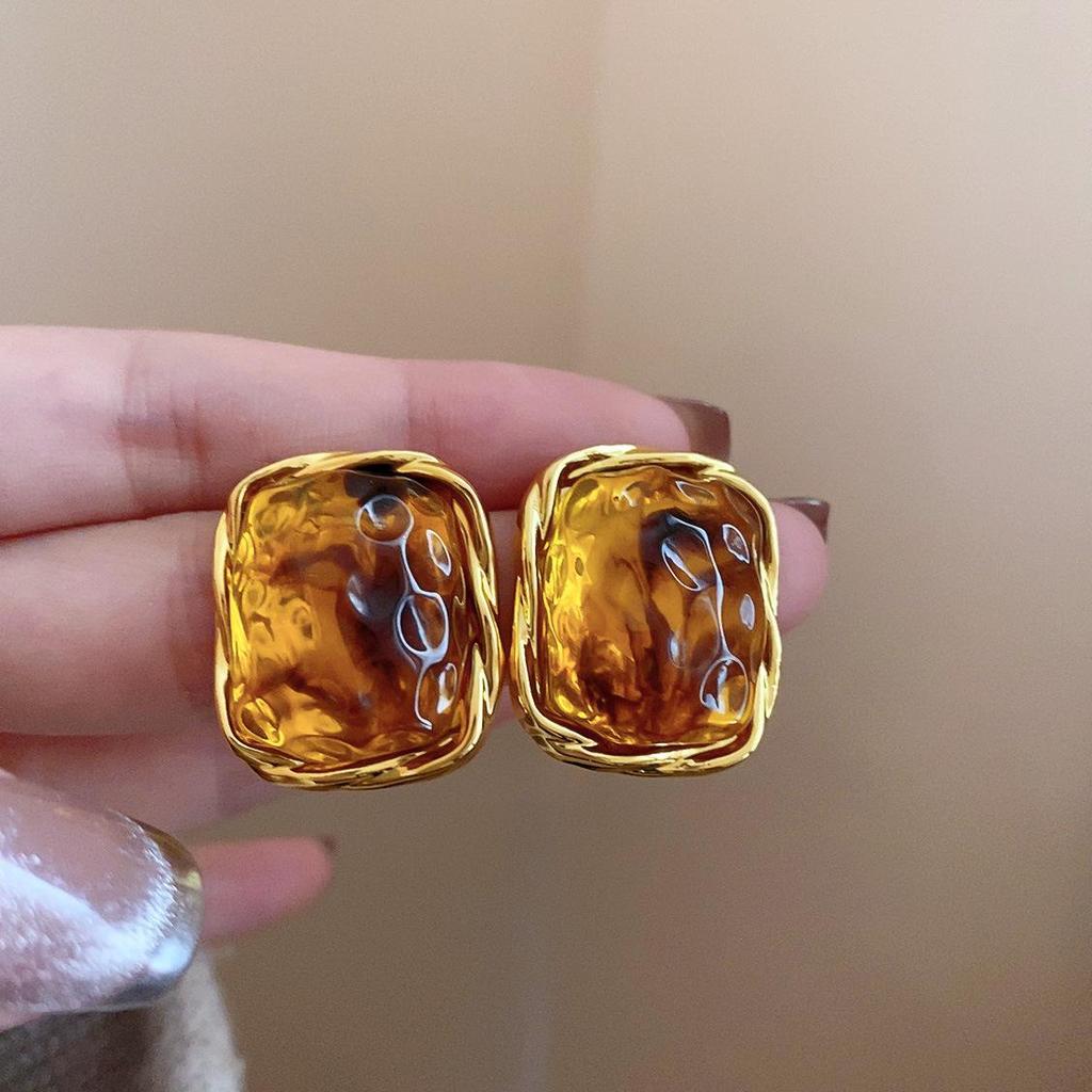 Серьги-пусеты неправильной формы коричневого цвета 'Серебряная игла' - Французская легкая роскошь, ретро, нишевые, высококлассные украшения для женщин.