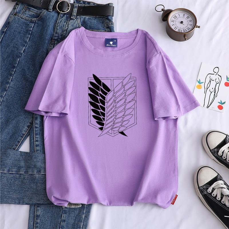 Футболка цвета карамели с логотипом Attack on Titan