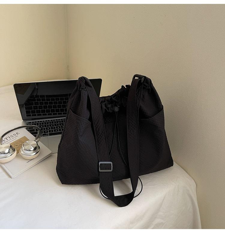 Повседневная сумка-тоут женская 2025 новая мода корейский ленивый стиль тканевая сумка большой вместимости для поездок на работу на плечо сумка-мессенджер