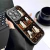 Чехол для iPhone 'Книжная полка с головой призрака' для 15/16/17 Pro Max - Дизайн 'Черная канавка'