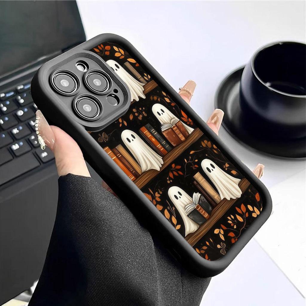 Чехол для iPhone 'Книжная полка с головой призрака' для 15/16/17 Pro Max - Дизайн 'Черная канавка'