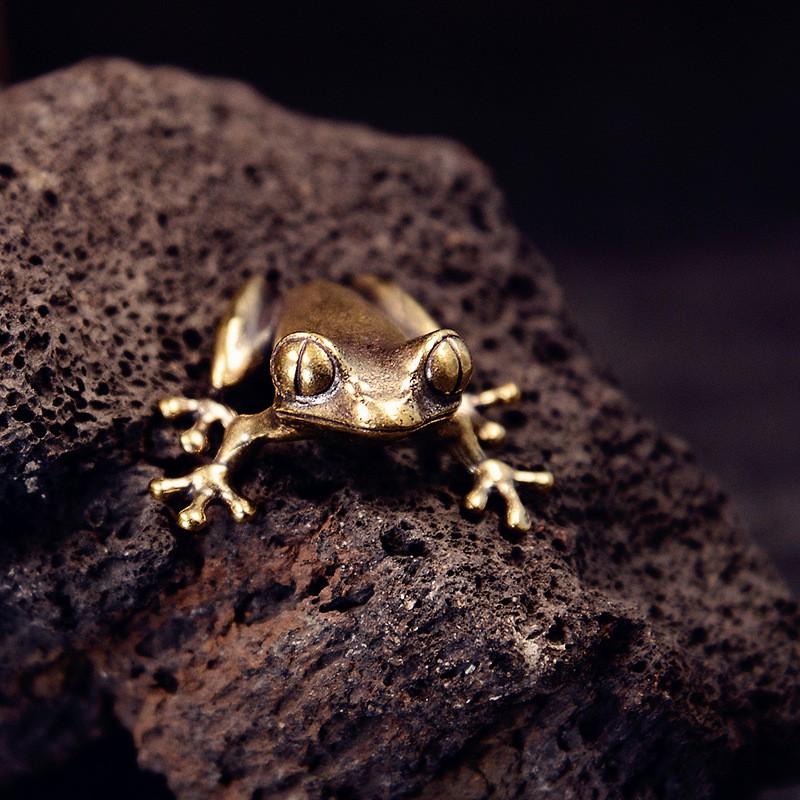 Solid Brass Mini Frog Desktop Ornament Decorative Keychain Lucky Toad Animal Figurine Home Decor