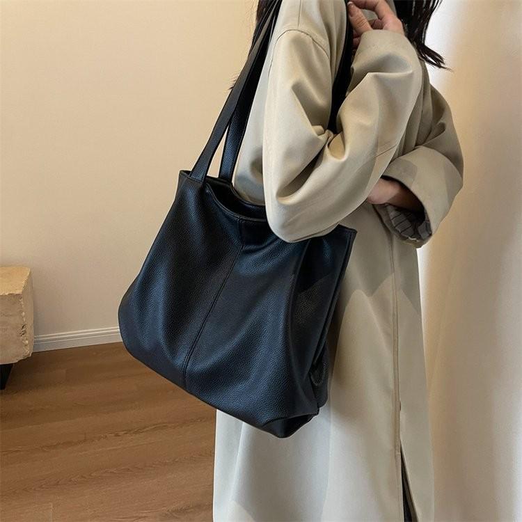 2024 Vintage Chic Pu Handbag With Spacious Interior And City Classic Design
