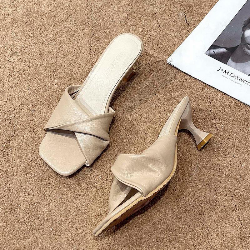 Высокие каблуки женская верхняя одежда лето 2025 летние новые женские полуоблегающие босоножки на среднем каблуке женские тапочки