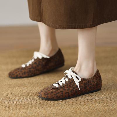 Мода 2025 Новые весенние женские туфли-лодочки с круглым носком и низким каблуком из натуральной кожи Женская обувь Лаконичная женская обувь с увеличенной внутренней частью