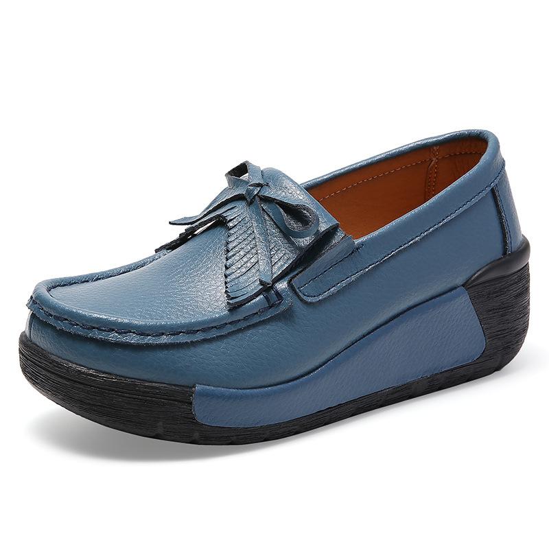 Модная спортивная обувь. Новые туфли-бини с бахромой. Женские кожаные модные туфли-качалки на платформе. Женские одинарные туфли.