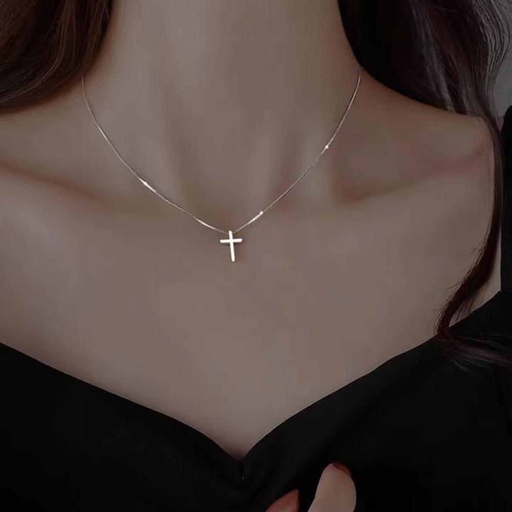 Glossy Cross Necklace Female Small Exquisite Cold Wind Advanced Sense Collarbone Chain Tide