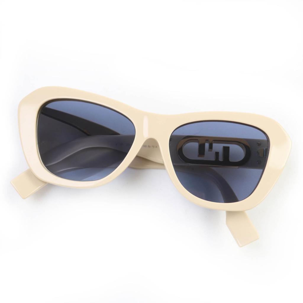 Отличные солнцезащитные очки FENDI бежевые Женские FE40064F Б/у