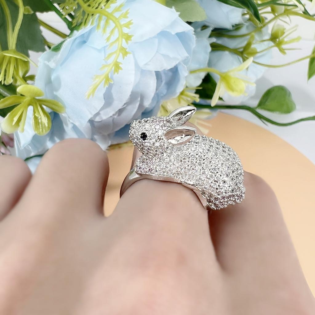 Расширенное ощущение полного персонализированного кольца с кроликом