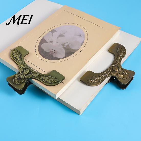 Rustic Desk Decor for Readers Vintage Metal Book Page Holder, with Floral Pattern Design, Hands Free Durable Holder Textbooks Clip, Zinc Alloy
