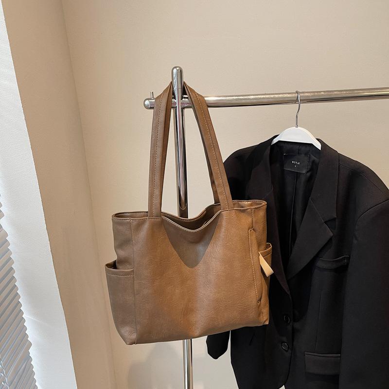 Сумка большой вместимости женская 2025 новый нишевый дизайн ретро повседневная модная сумка-тоут деловая поездка通勤 плечевая сумка