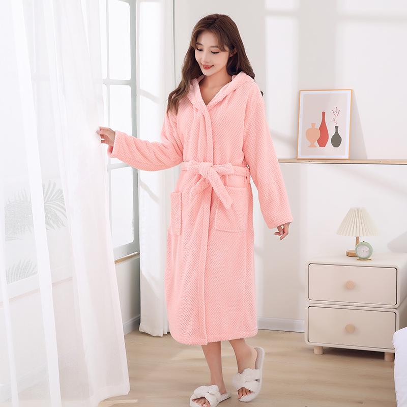 Четыре сезона Мерау Халат из кораллового флиса с капюшоном: Плотное, носимое банное полотенце с перекрестной завязкой и длинными рукавами.