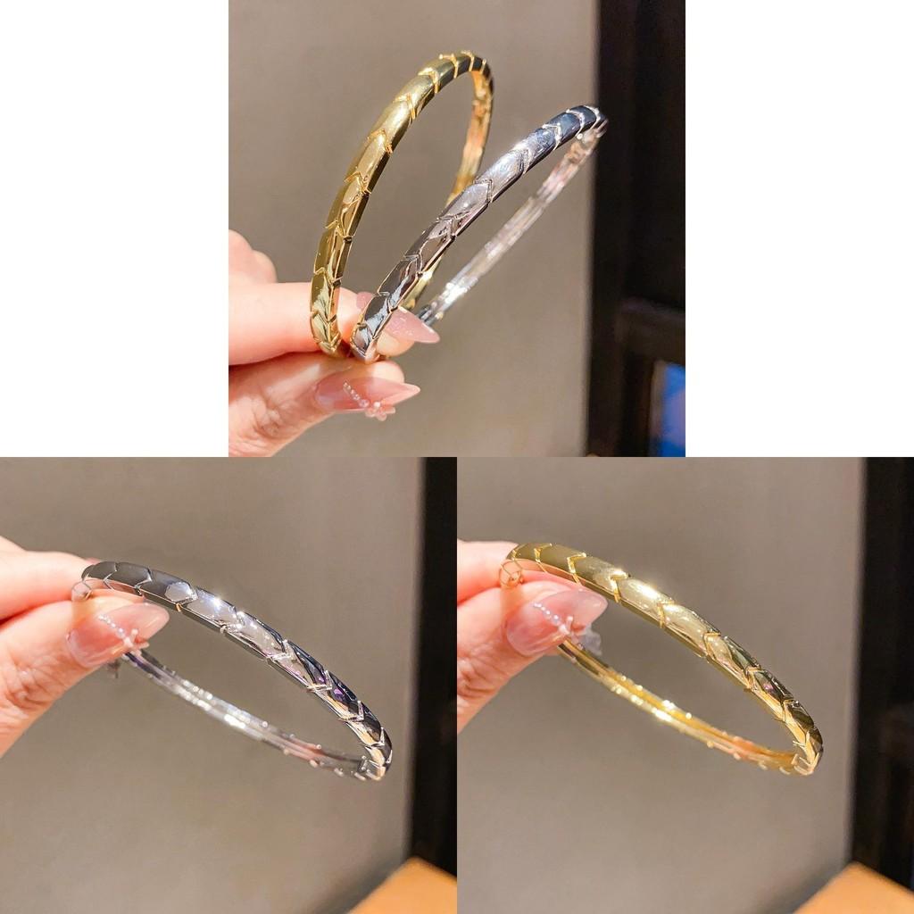 Fashion Stylish Gold Finish Arrow Pattern Wristband For Womens Trendy Accessories