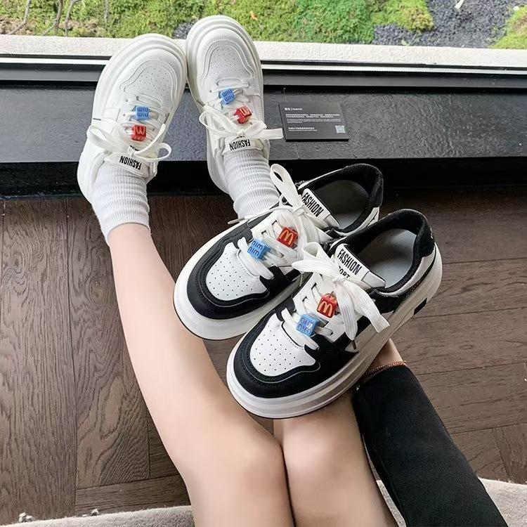 Туфли на высокой платформе белые женские новые весенние туфли 2025 года знаменитости из Интернета супер огонь маленькие повседневные туфли маффины обувь для досок