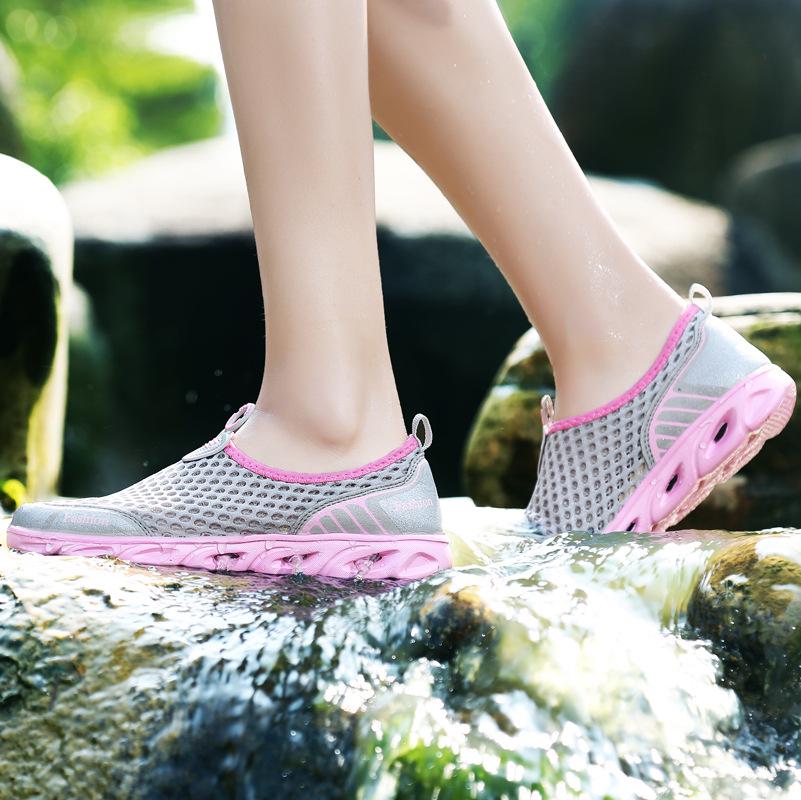 2025 New Mesh Creek Walking Shoes, Men and Women Pedal Beach Shoes, Lightweight Foreign Trade Couple Wading Hole Shoes