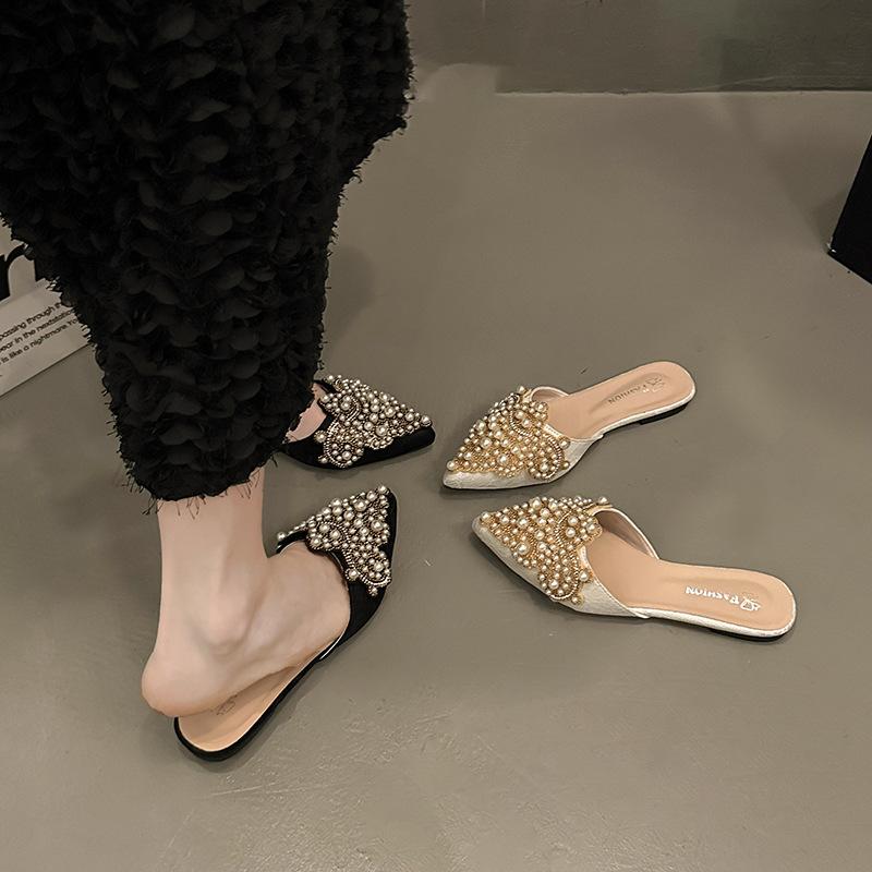 Temperament National Style Baotou Lace Женская обувь Плоские остроносые полутапочки Женские тапочки Xia Liang Ленивые тапочки со стразами и жемчугом