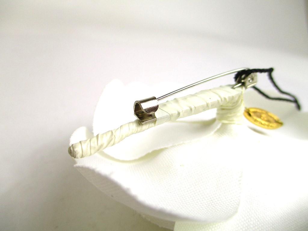 Оригинальная брошь-корсаж CHANEL Camelia White Canvas #a432, восстановленная