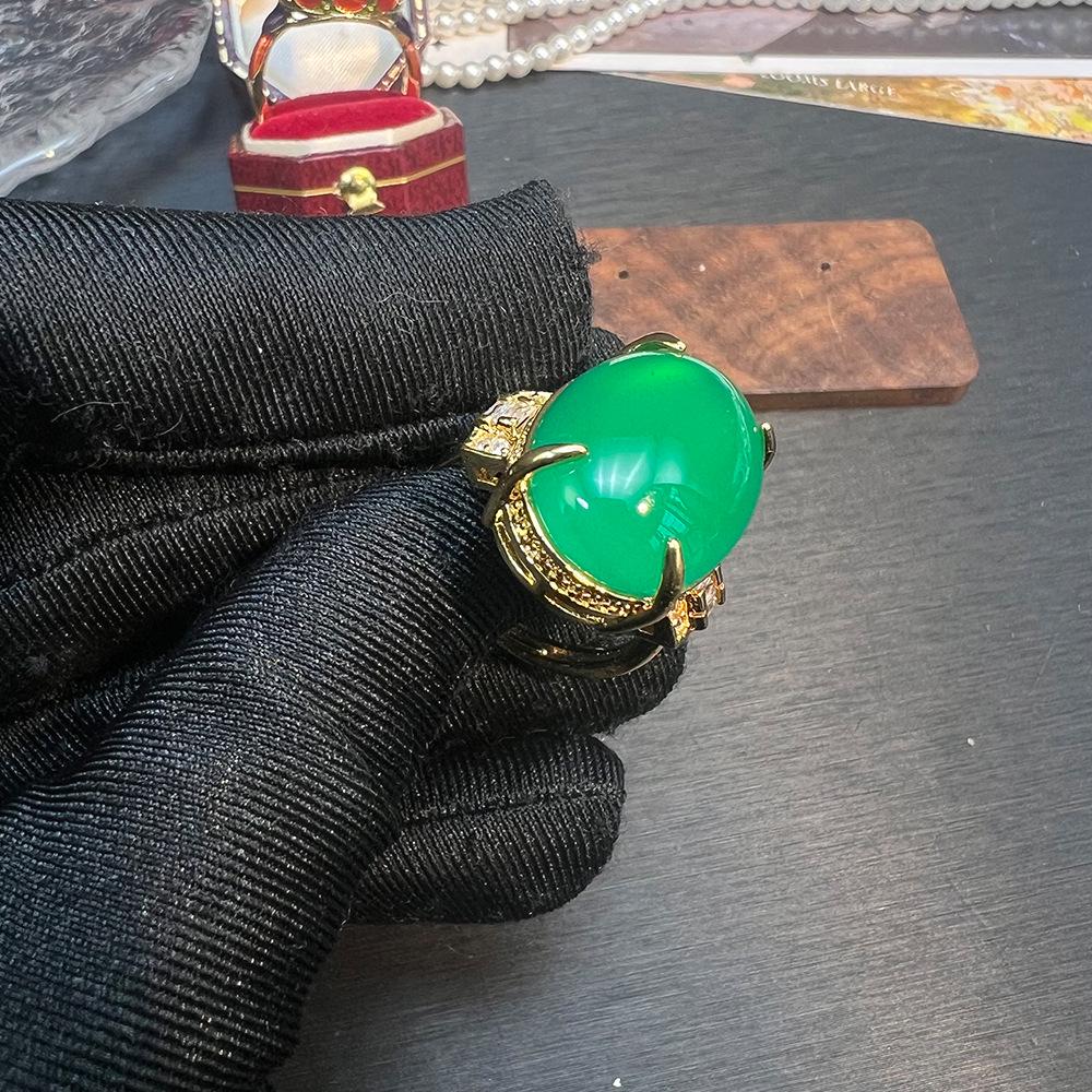 Элегантное китайское кольцо клуазоне с халцедоном и тигровым глазом в ретро-придворном стиле