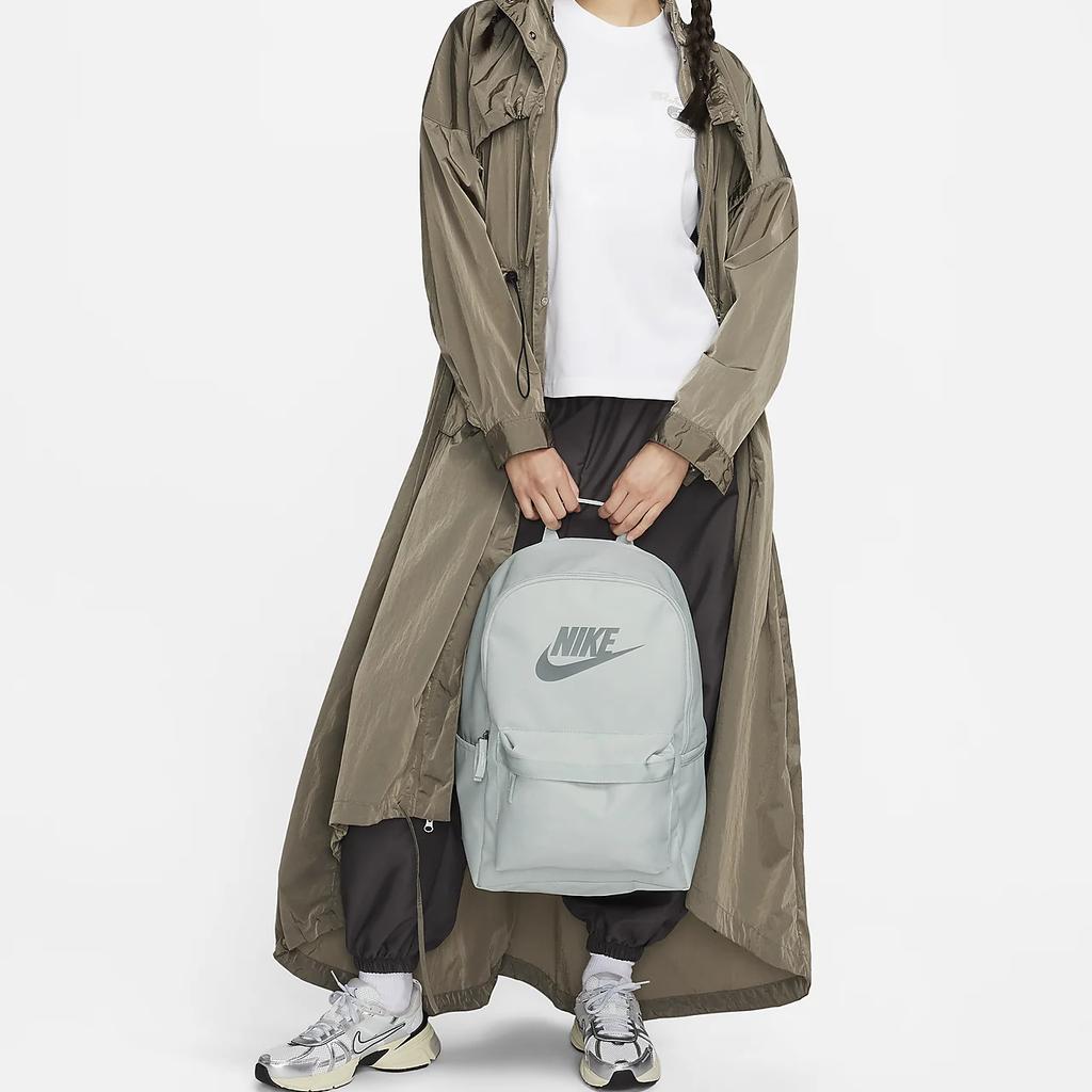 Nike Полиэстеровый рюкзак Heritage Regular Унисекс Светло-серебристый и Дымчато-серый DC4244-034