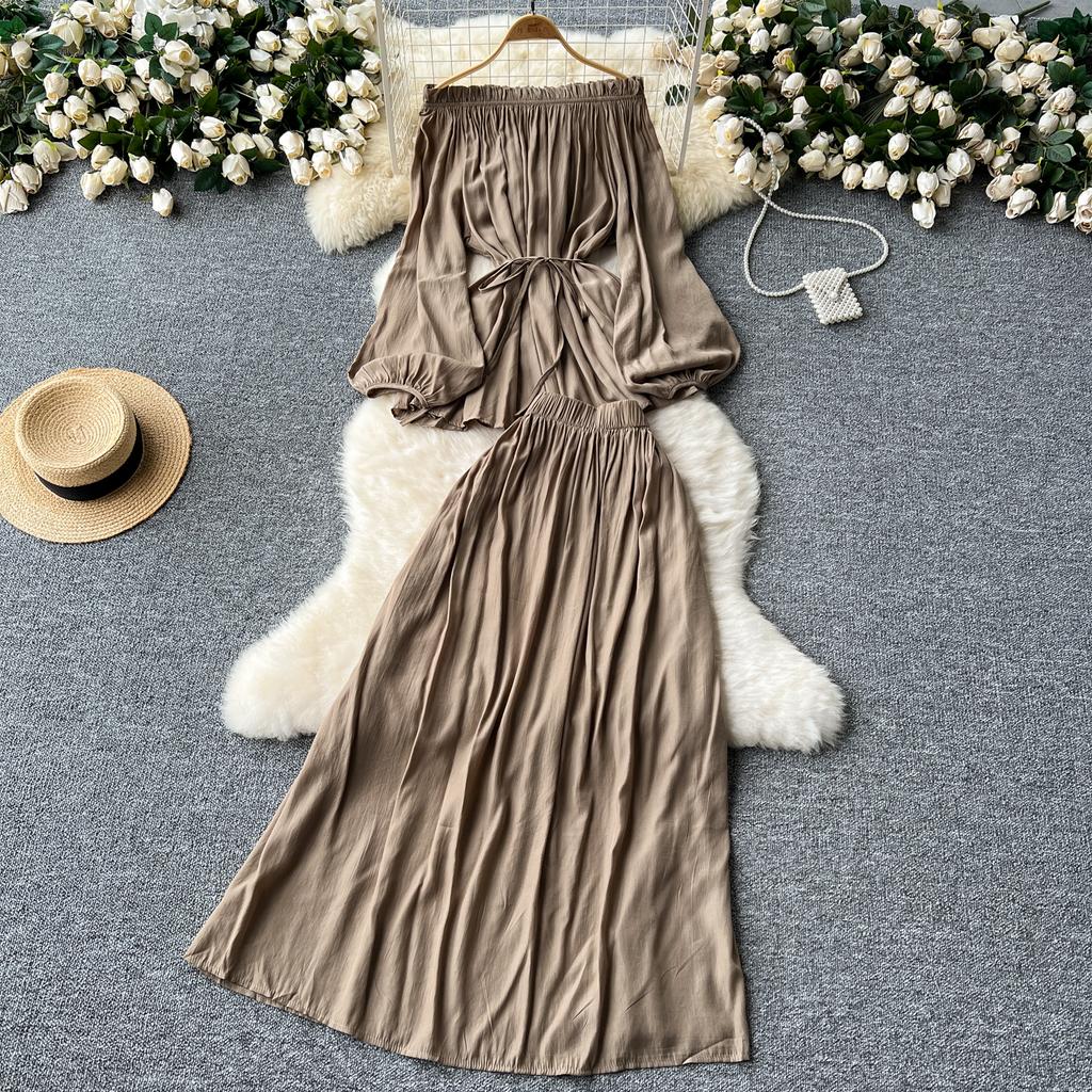 Нежный женский комплект из двух предметов: топ с открытыми плечами и вырезом-лодочкой, длинный рукав, приталенный топ + юбка с завышенной талией и широким подолом