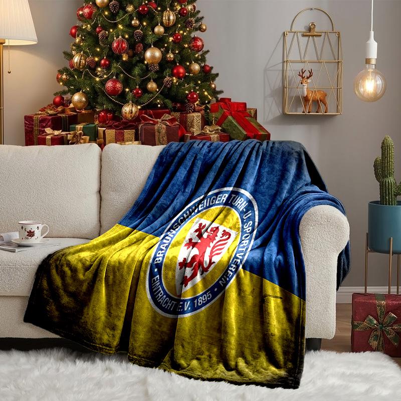 Braunschweig Fc Crest Design Throws Blanket Flannel Blankets Plush for Couch Bed Gifts for Men Women Travel picnic blanket Christmas fan gifts