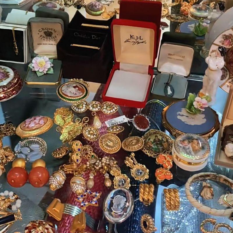 Vintage Medieval Exaggerated Earrings Women, Fashionable Retro High-end Earrings Literary Light Luxury Temperament Earrings