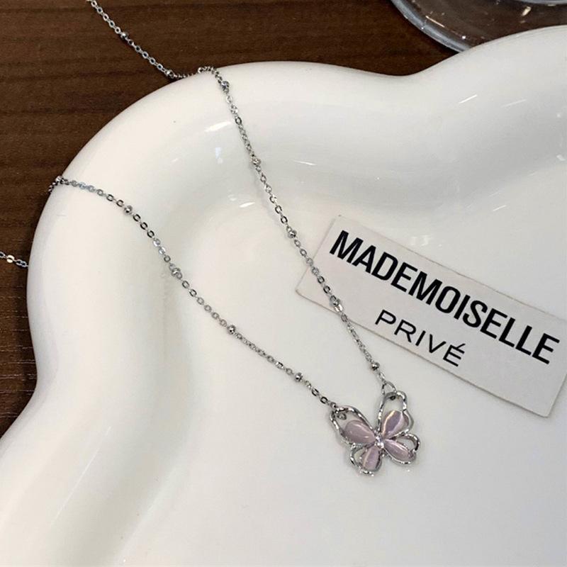 Strawberry Crystal Butterfly Necklace Women's Summer Sense Niche Design Collarbone Chain 2023 New Trendy Temperament Accessories