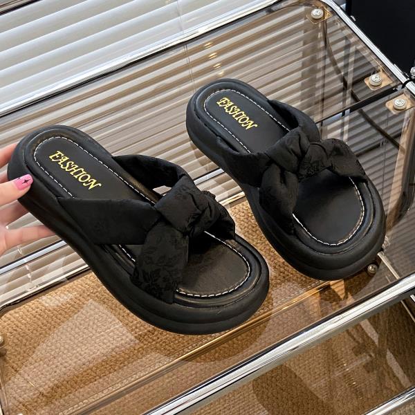 Fashion Slippers Women Summer Luxury Slides Sliders Shoes Pantofle Shale Female Beach Platform Designer Rubber 2025 Sabot Fashion