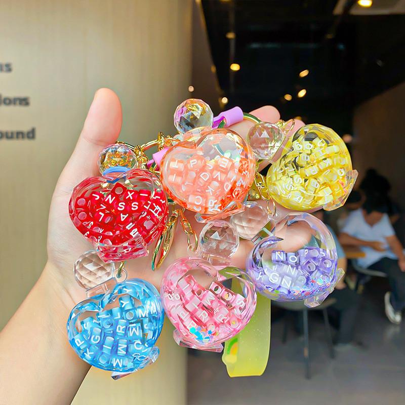 Изысканный акриловый брелок для ключей в виде флакона духов с плавающим песком для украшения автомобиля