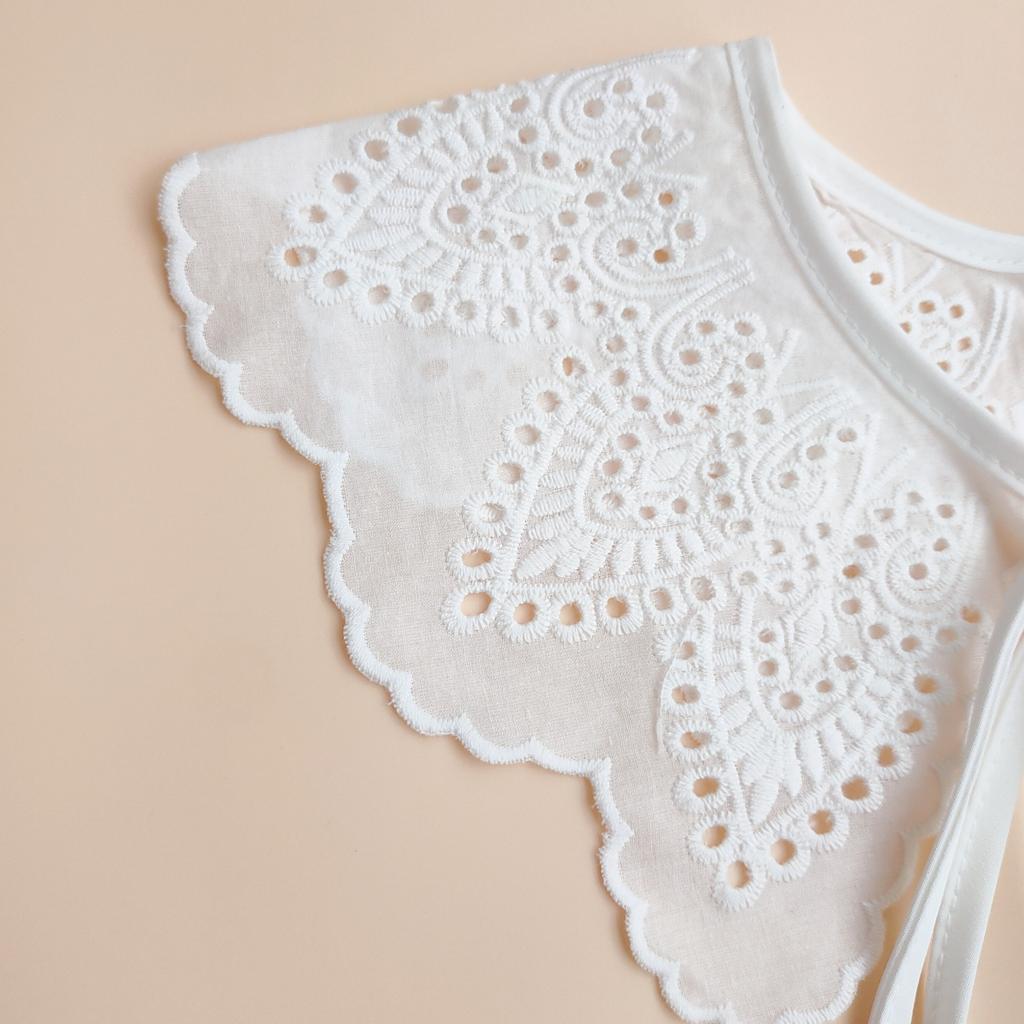 Fashionable and Versatile False Collar Shawl. Soft Material, Elegant Temperament. Can Be Matched with Sweaters, T-shirts and Ski