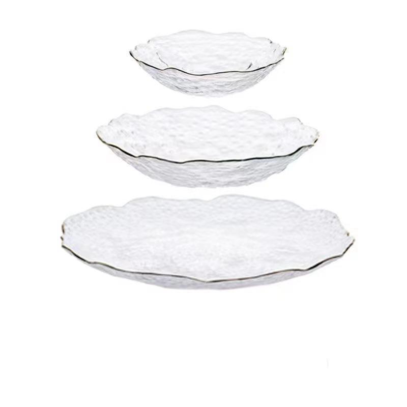 Ремесленная японская стеклянная тарелка: Позолоченный край, ручная роспись, нерегулярный дизайн для западной кухни, фруктов и салатов.