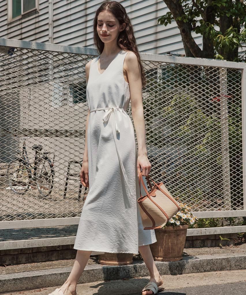 Zero Street Sleeveless V-Neck Dress / Ivory