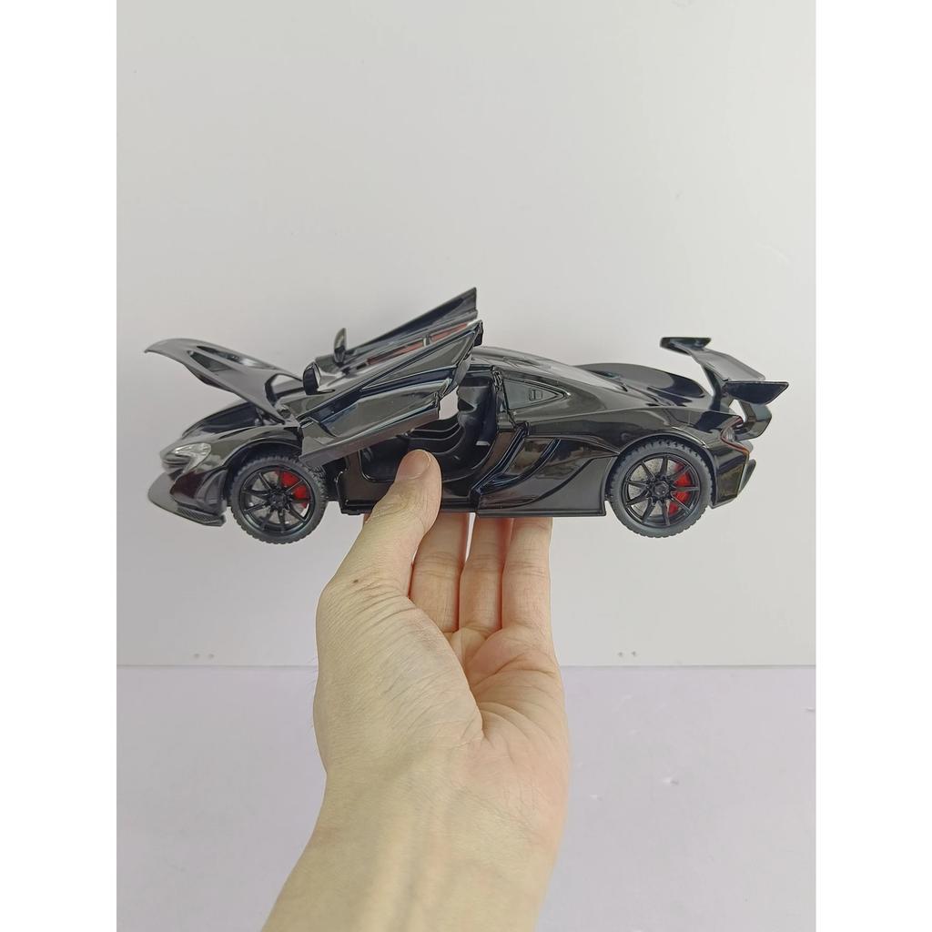 1/24 Симуляция McLaren P1 Металлическая модель автомобиля Двери и капот открываются Имеет звуковые и световые функции Богат деталями