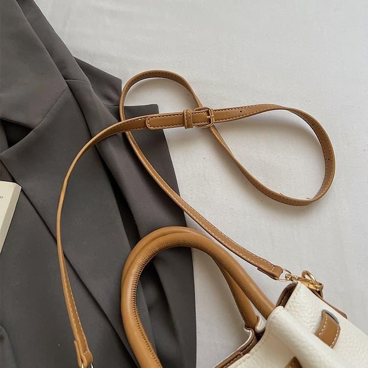Color matching handbag with bear pendant messenger bag