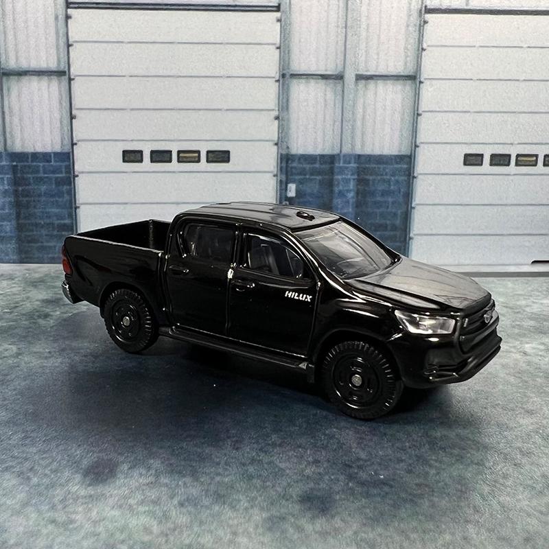 Toyota Hilux Литые модели автомобилей и игрушечные транспортные средства Модель автомобиля Масштабная миниатюрная модель автомобиля для детей