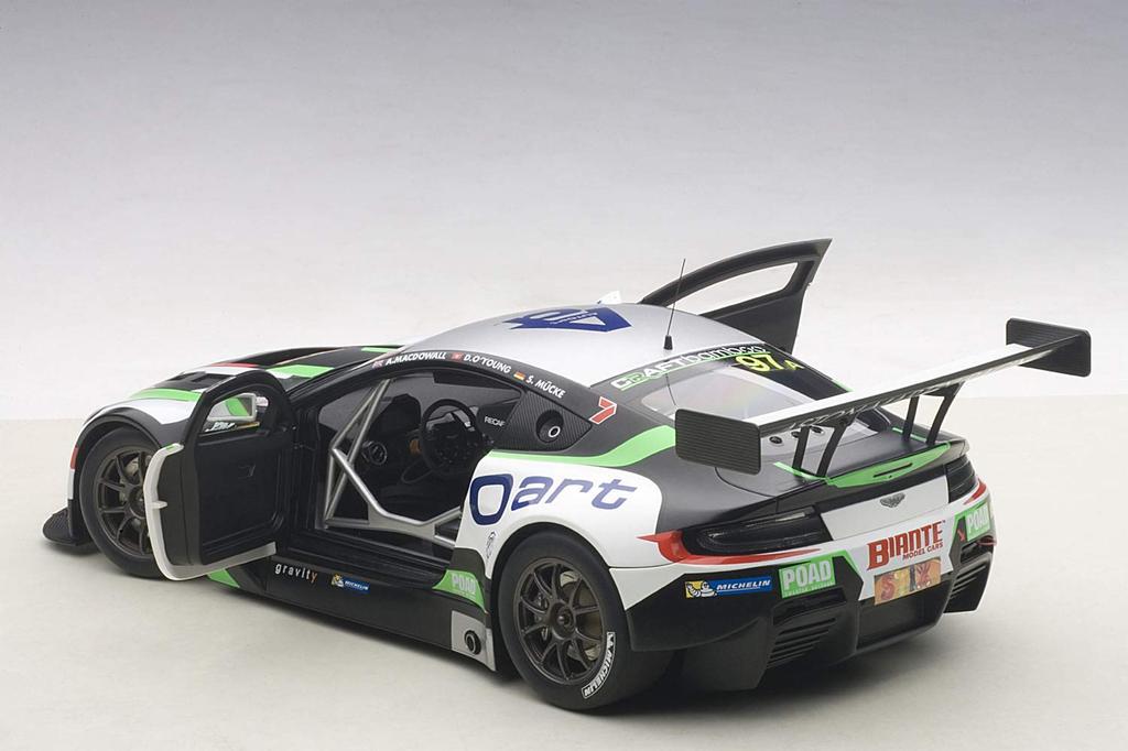 AUTOart Aston Martin V12 Vantage 2015 12 Hour 1/18 #97 (Bathurst Race)