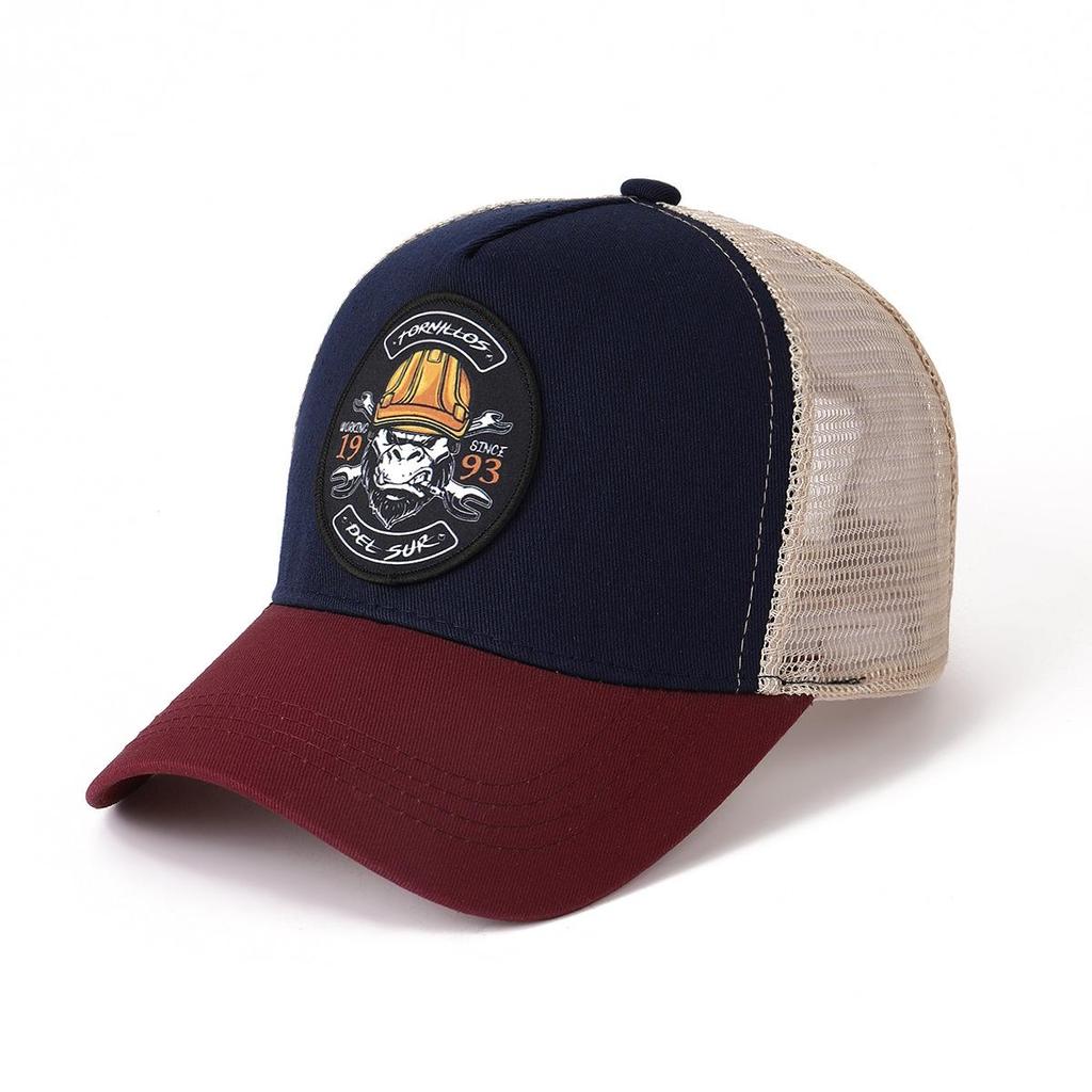 Унисекс летняя бейсболка с вышитой нашивкой