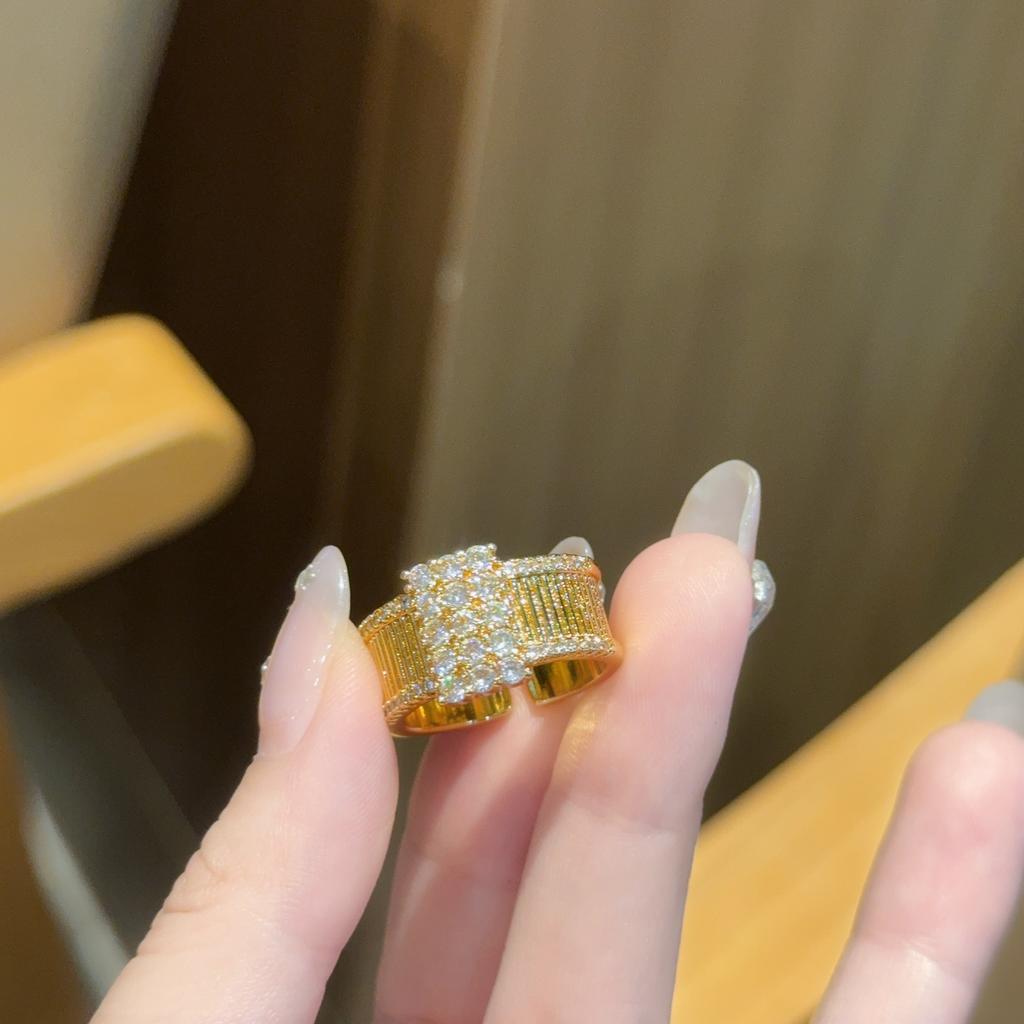 Легкая роскошь Французский ретро Классицизм Высококлассное кольцо с бриллиантом-огранкой, Уникальный дизайн Изысканное кольцо на указательный палец