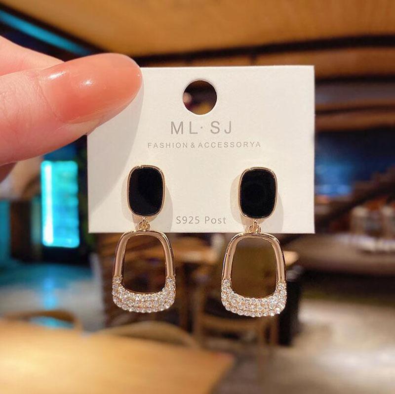 Fashion Personality Geometric Diamond Stud Earrings Femininity Design Earrings Round Face Thin Earrings