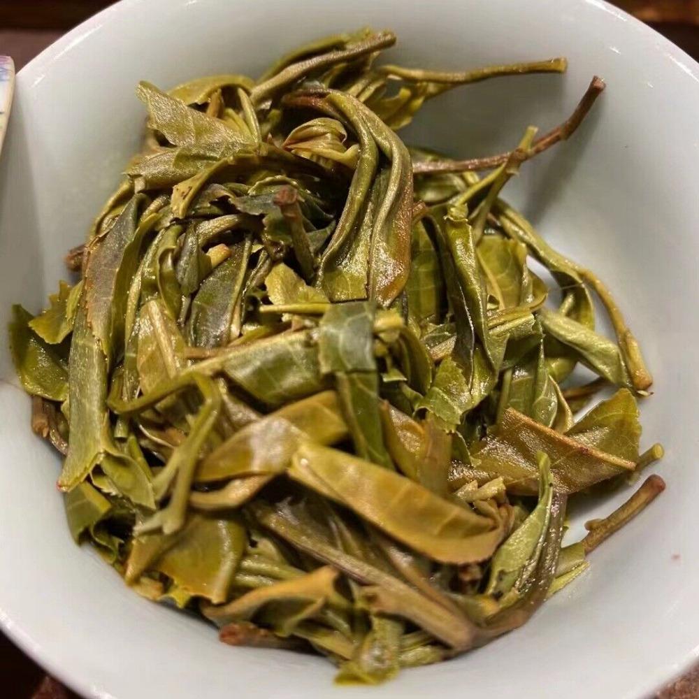 357г Коричневая Гора Древнее Дерево Сырой Пуэр Чайный Блин - Весенний Чай